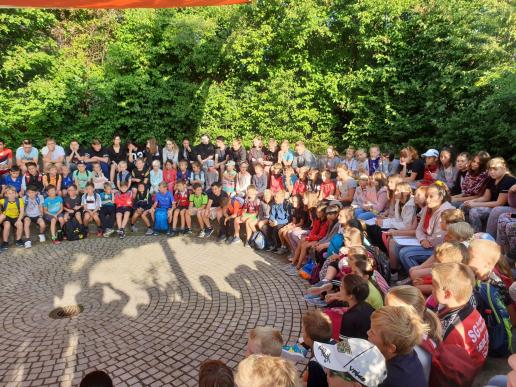 ...sammeln sich die Schüler im Grünen Klassenzimmer.